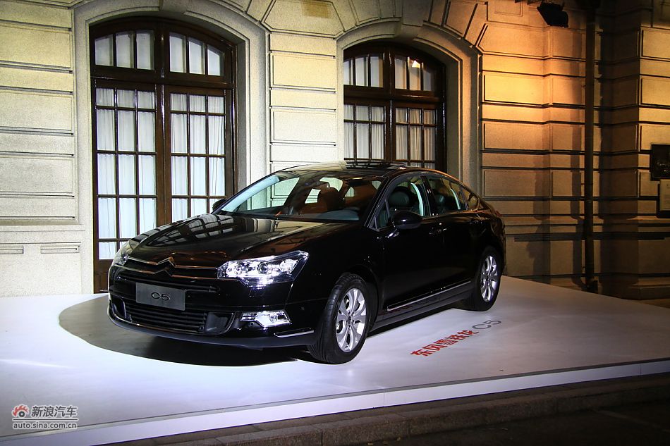 2011款东风雪铁龙C5上市现场展示车型