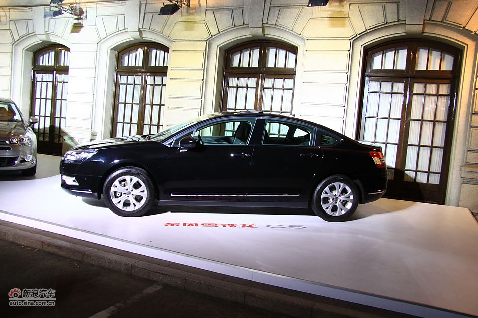 2011款东风雪铁龙C5上市现场展示车型