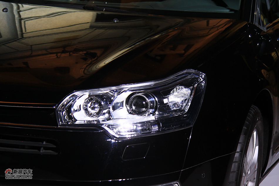 2011款东风雪铁龙C5上市现场展示车型