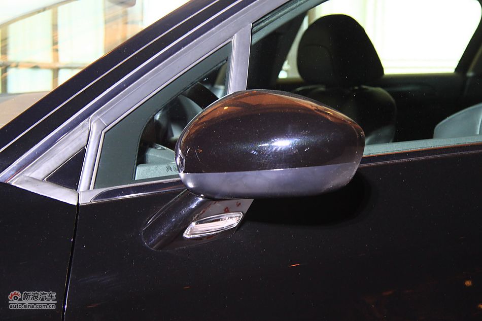 2011款东风雪铁龙C5上市现场展示车型