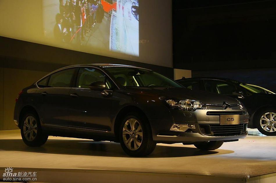 东风雪铁龙C5发布会现场新车亮相