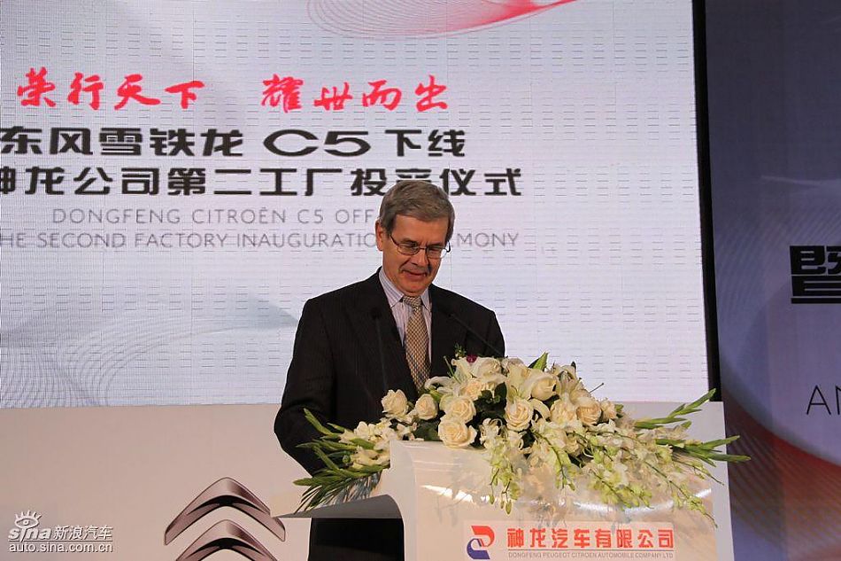 标致雪铁龙集团总裁 菲利普-瓦兰 先生