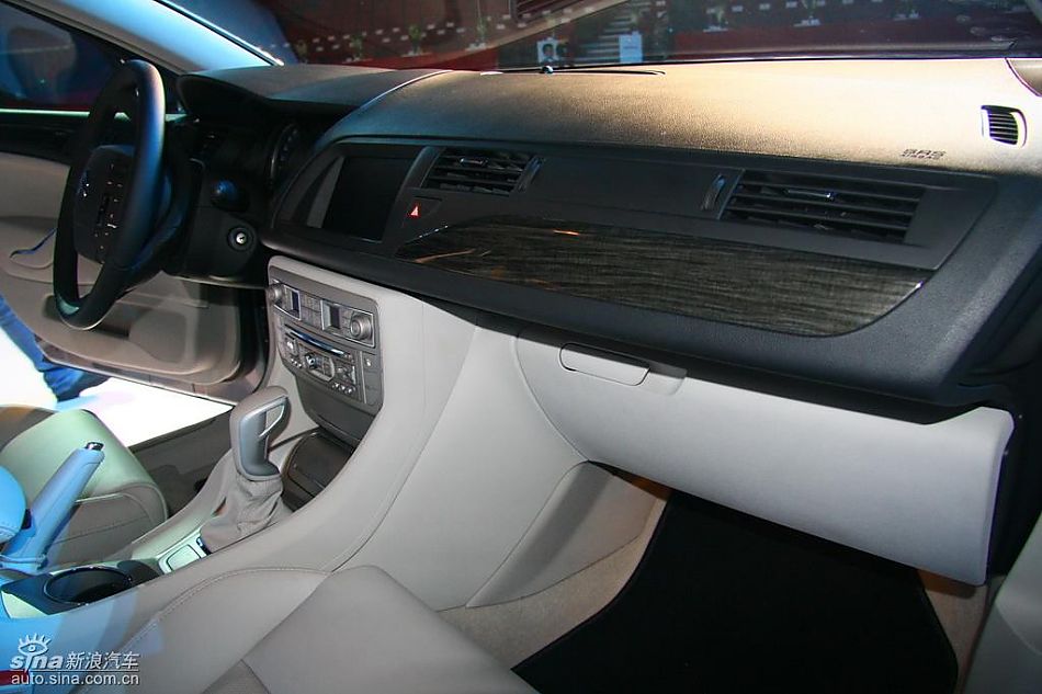 东风雪铁龙C5内饰