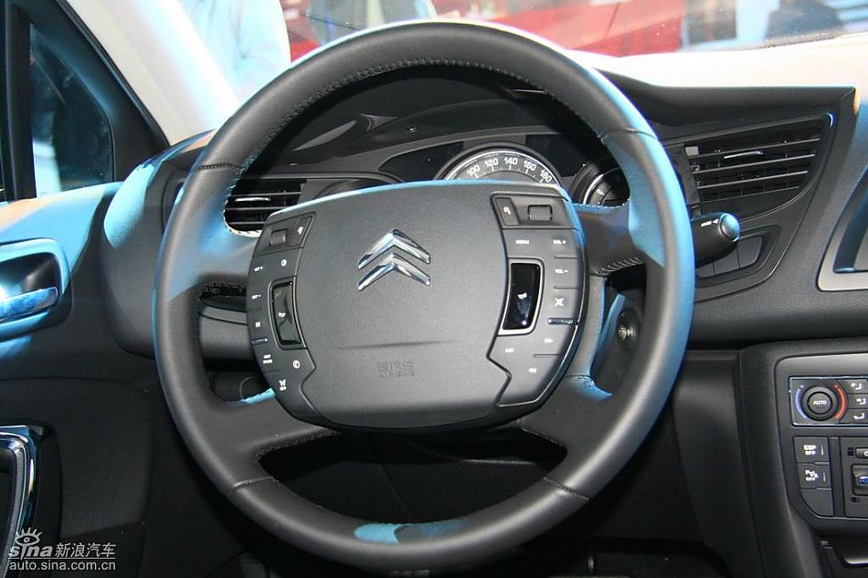 东风雪铁龙C5内饰