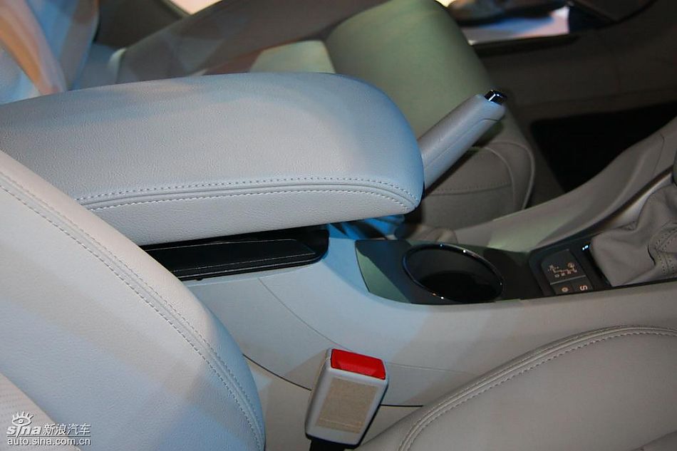 东风雪铁龙C5内饰