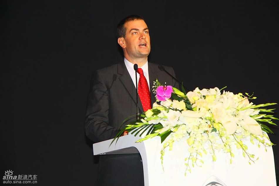 神龙汽车公司副总经理毕高诚致词