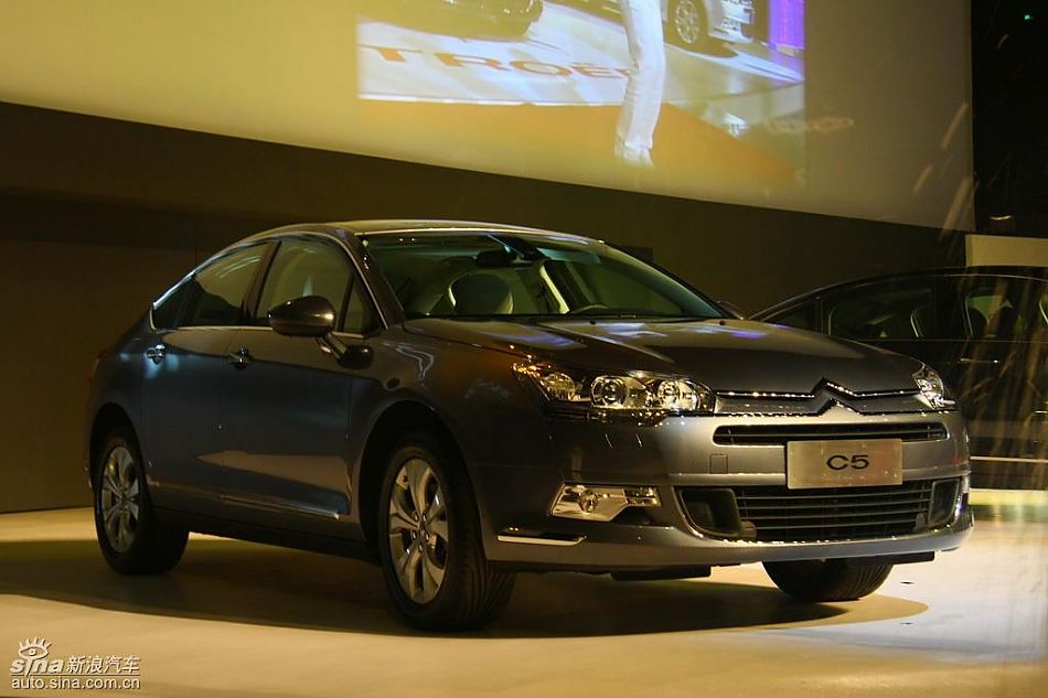 东风雪铁龙C5发布会现场新车亮相