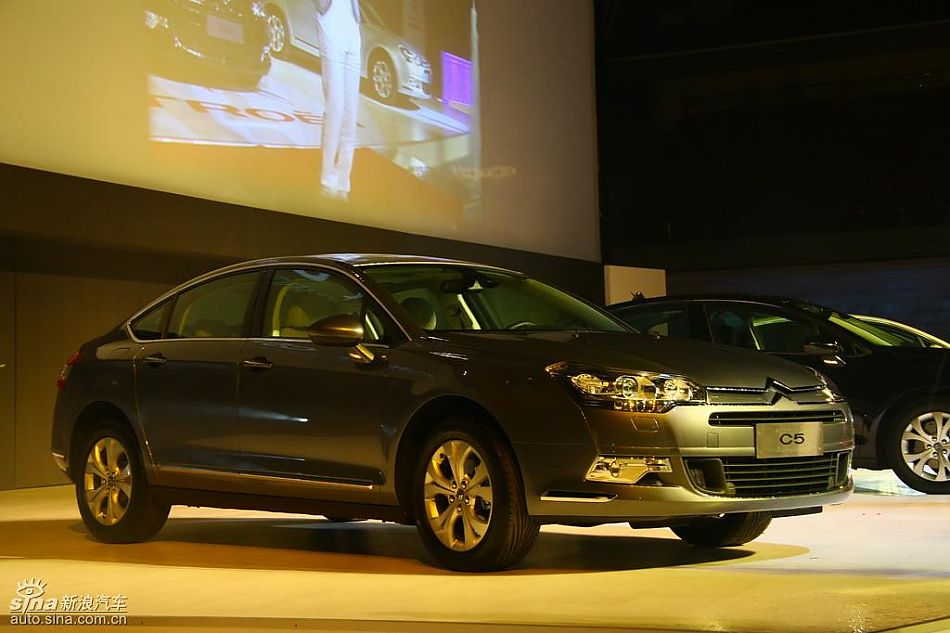 东风雪铁龙C5发布会现场新车亮相