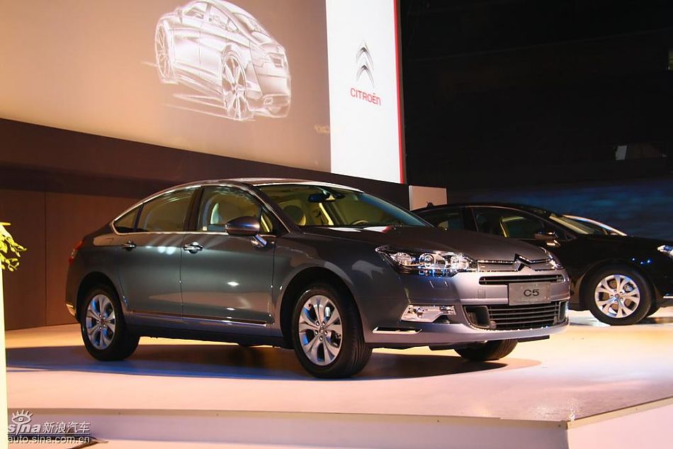 东风雪铁龙C5发布会现场新车亮相