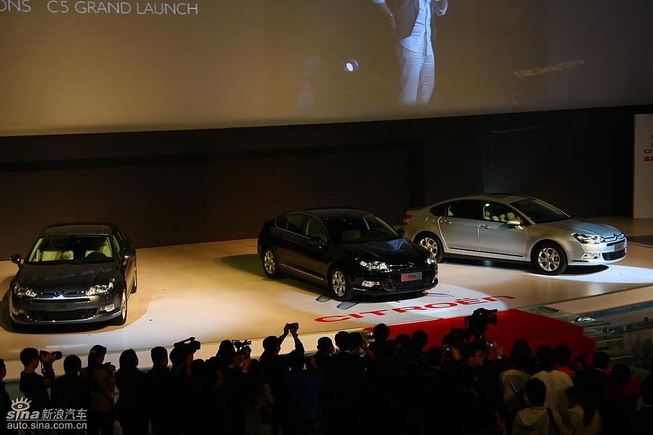 东风雪铁龙C5发布会现场新车亮相