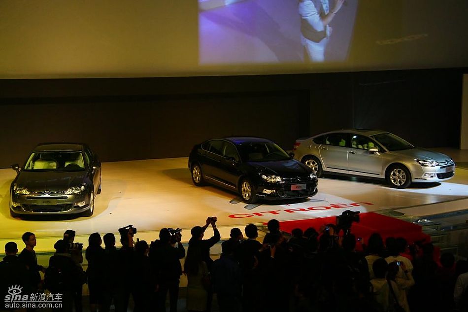 东风雪铁龙C5发布会现场新车亮相