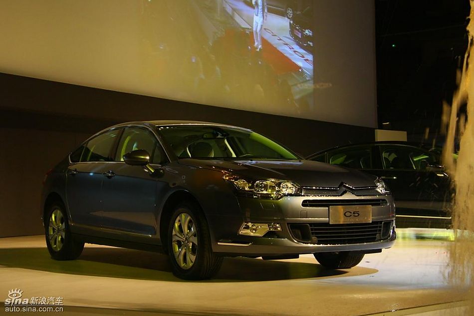 东风雪铁龙C5发布会现场新车亮相