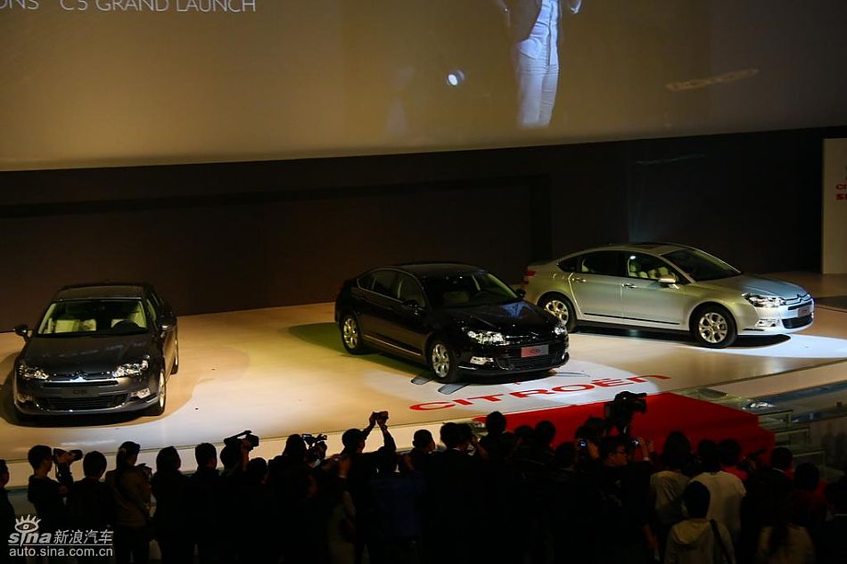 东风雪铁龙C5发布会现场新车亮相