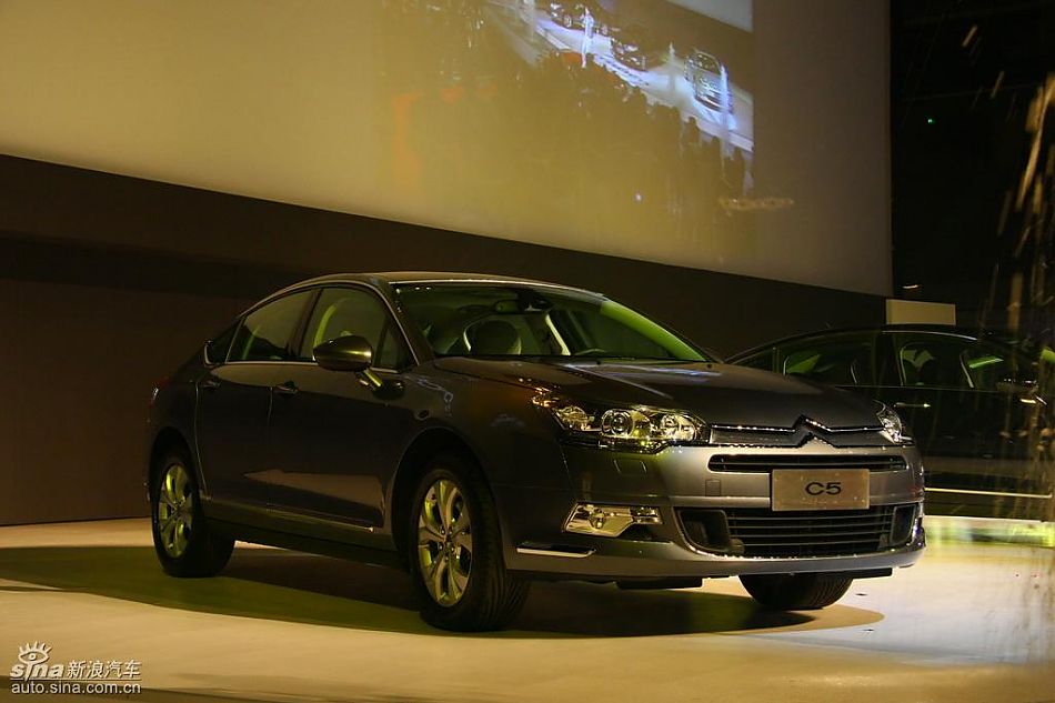 东风雪铁龙C5发布会现场新车亮相