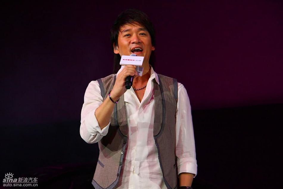 周华健为东风雪铁龙C5献唱