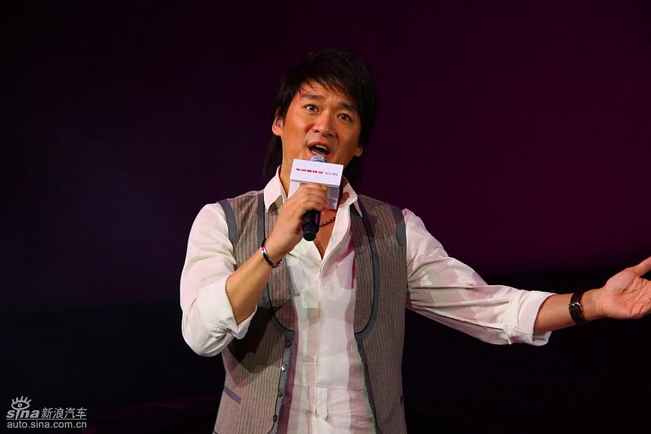 周华健为东风雪铁龙C5献唱
