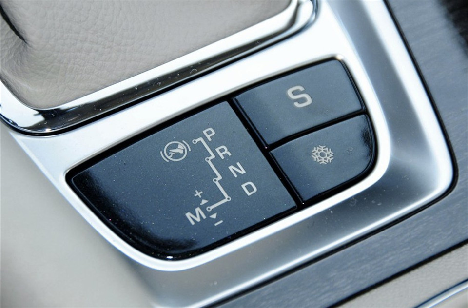 东风雪铁龙C5 2.0L自动尊享型