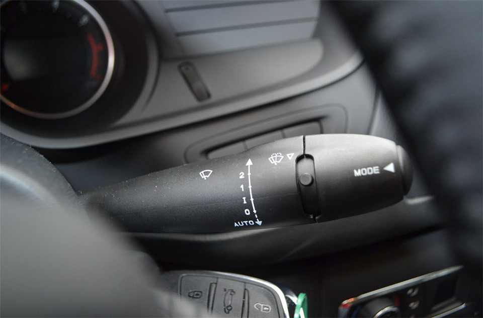 东风雪铁龙C5 2.0L自动尊享型