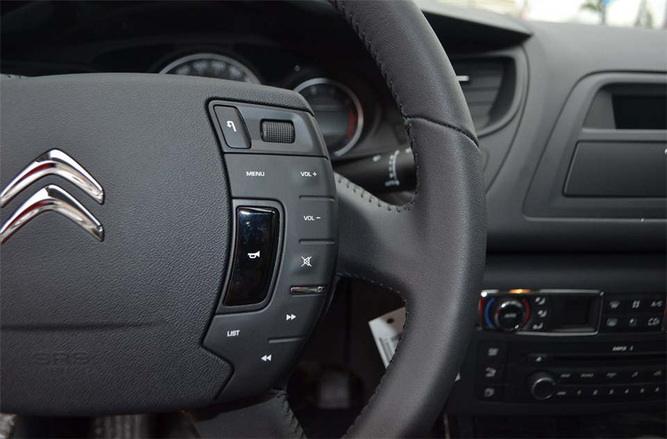 东风雪铁龙C5 2.0L自动尊享型