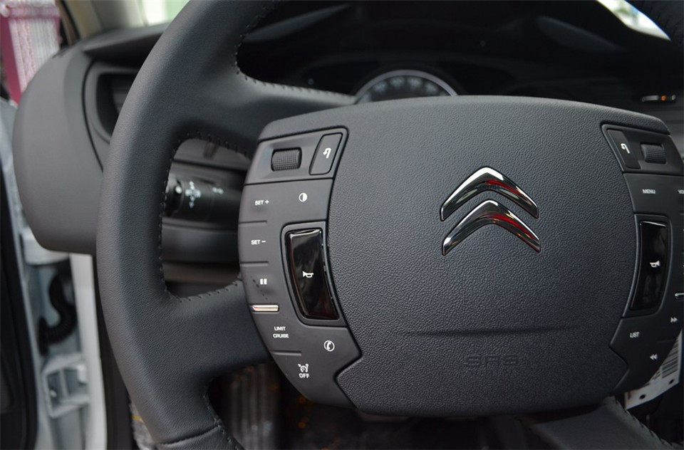 东风雪铁龙C5 2.0L自动尊享型