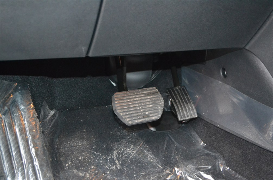 东风雪铁龙C5 2.0L自动尊享型