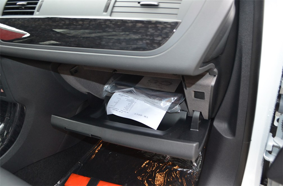 东风雪铁龙C5 2.0L自动尊享型