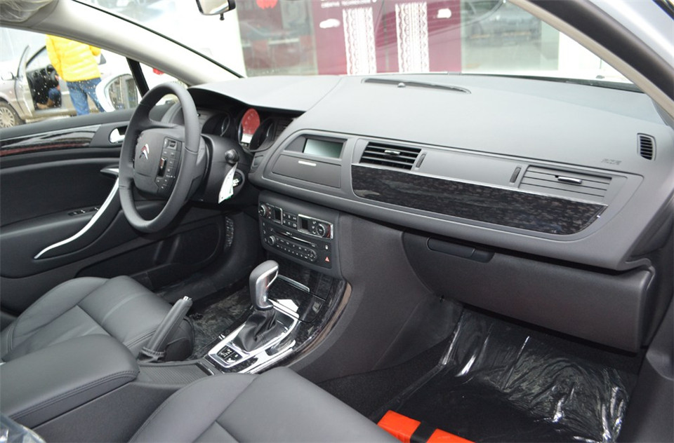 东风雪铁龙C5 2.0L自动尊享型