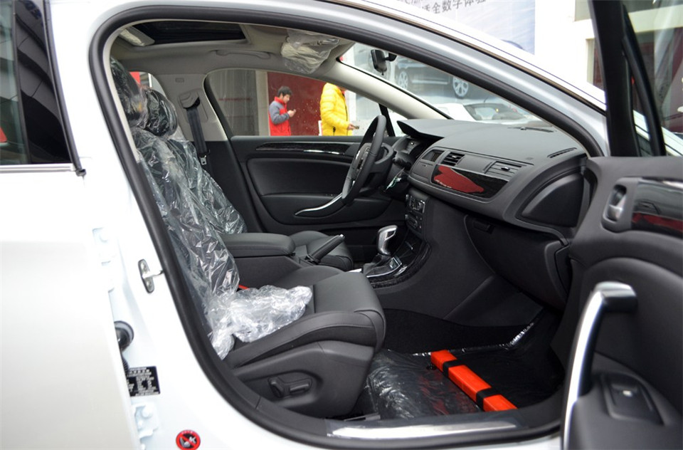 东风雪铁龙C5 2.0L自动尊享型