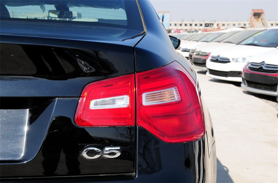 东风雪铁龙C5 2.0L自动尊享型