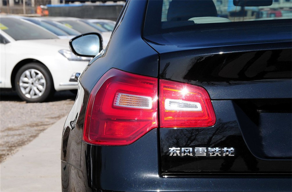 东风雪铁龙C5 2.0L自动尊享型