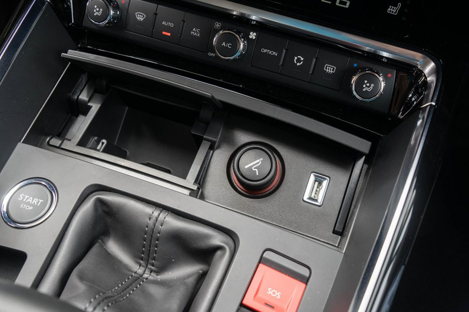 2017款 380THP 自动尊贵型 内饰