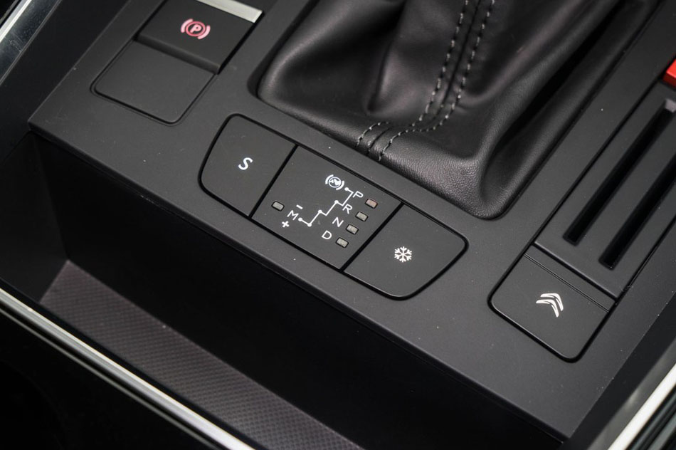 2017款 380THP 自动尊贵型 内饰