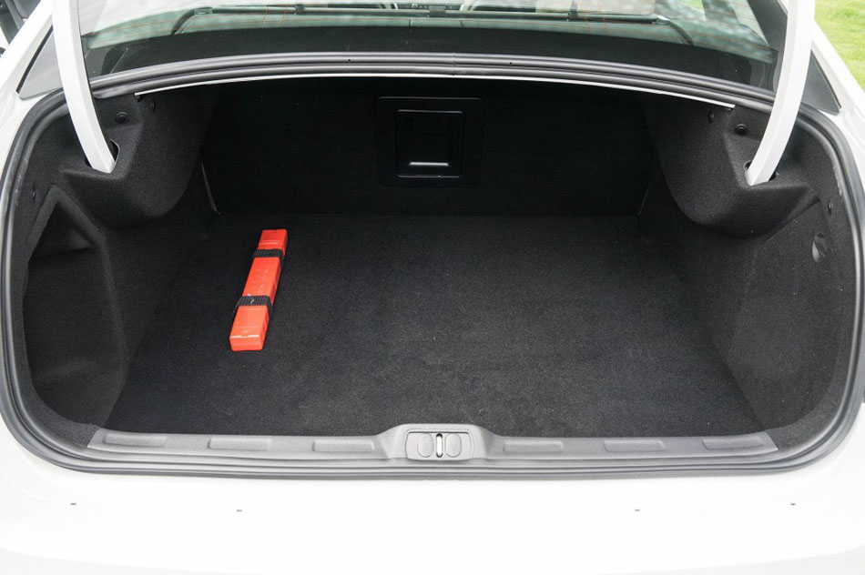 2017款 380THP 自动尊贵型 座椅空间