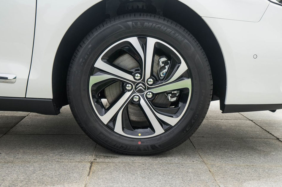 2017款 380THP 自动尊贵型 细节