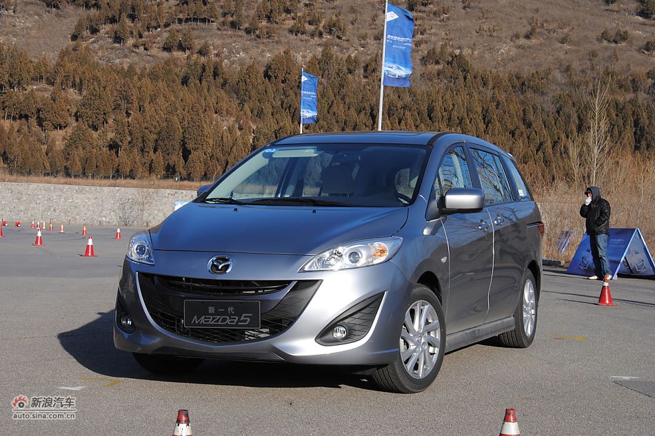 马自达5外观