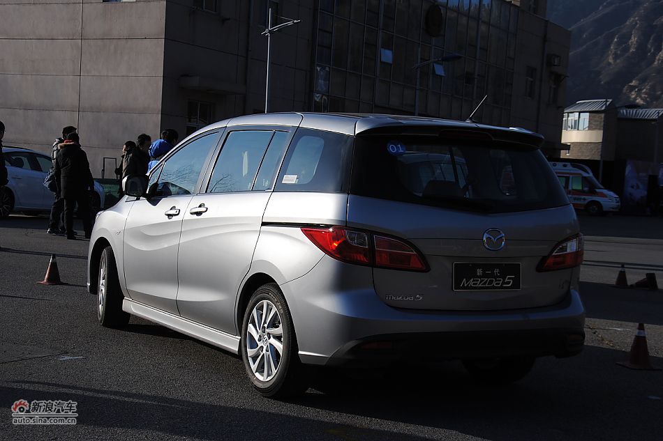 马自达5外观