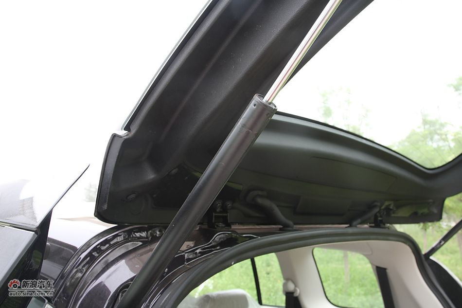 发动机、底盘悬挂及后备箱