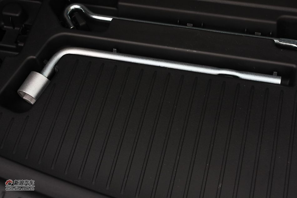 发动机、底盘悬挂及后备箱