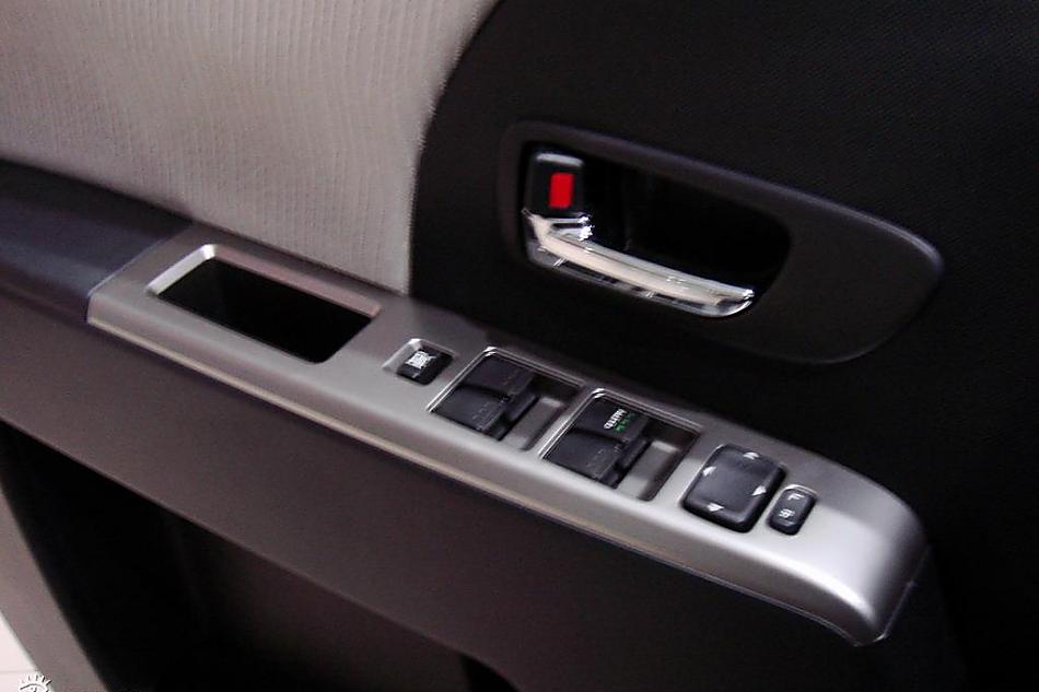 全新马自达5到店实拍