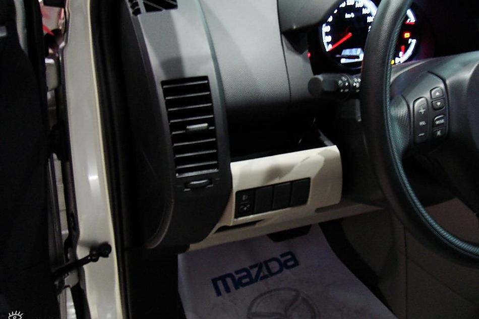 全新马自达5到店实拍