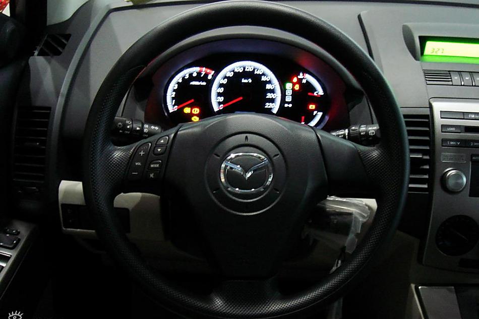 全新马自达5到店实拍