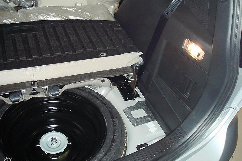 全新马自达5到店实拍