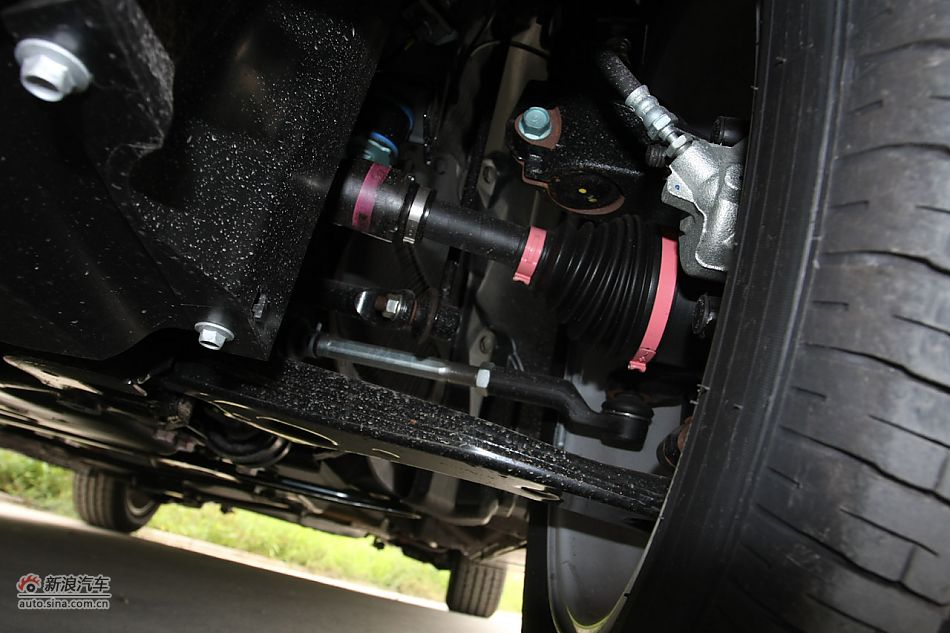 发动机、底盘悬挂及后备箱