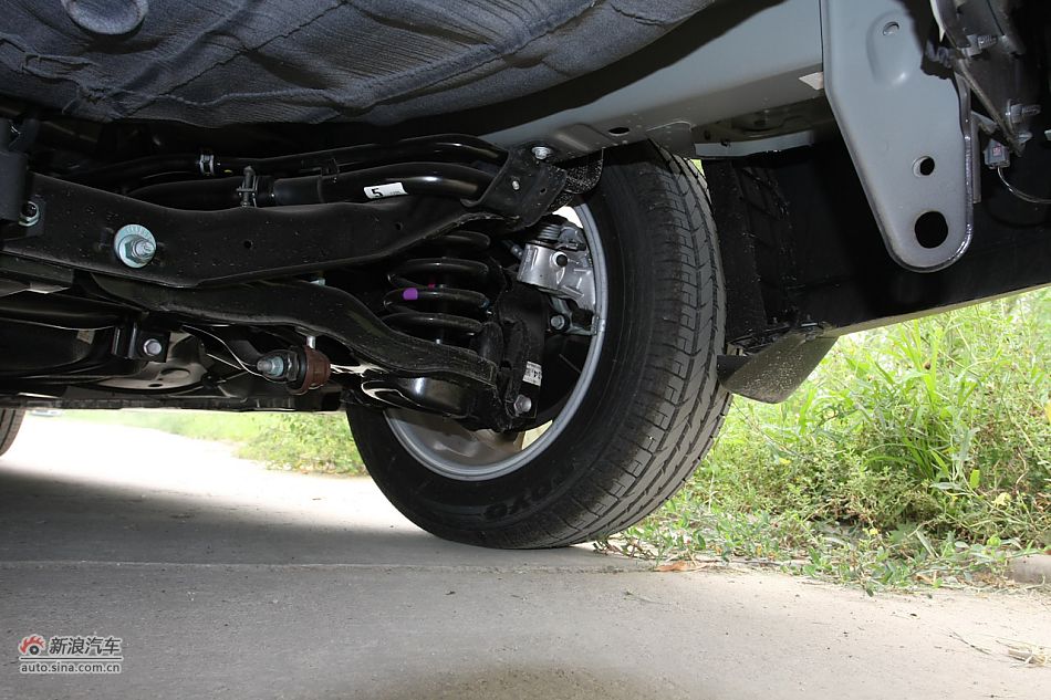 发动机、底盘悬挂及后备箱