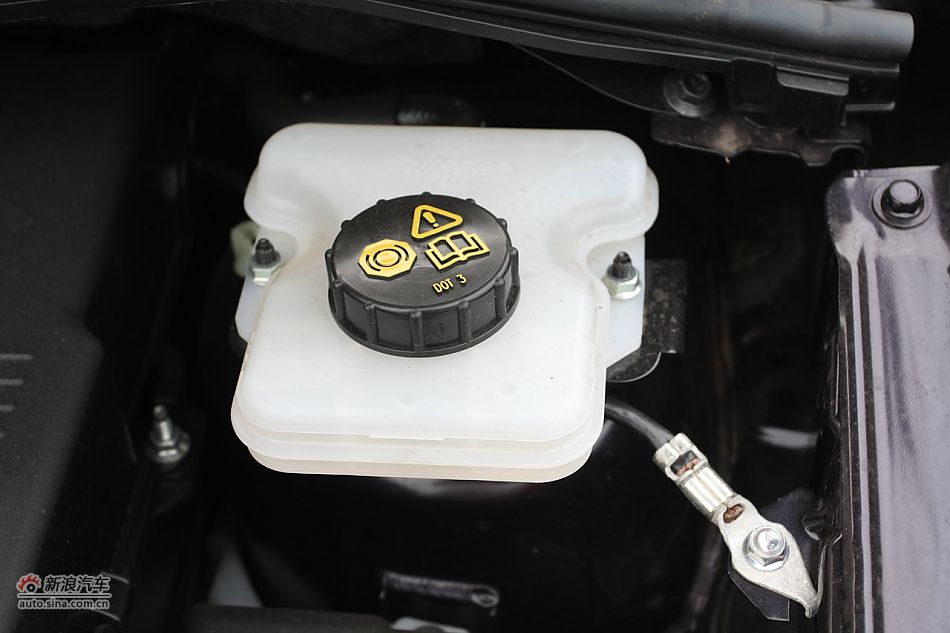 发动机、底盘悬挂及后备箱