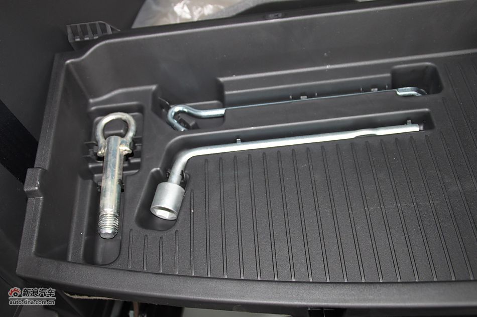 发动机、底盘悬挂及后备箱