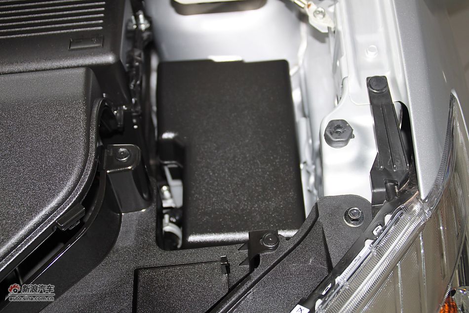 发动机、底盘悬挂及后备箱