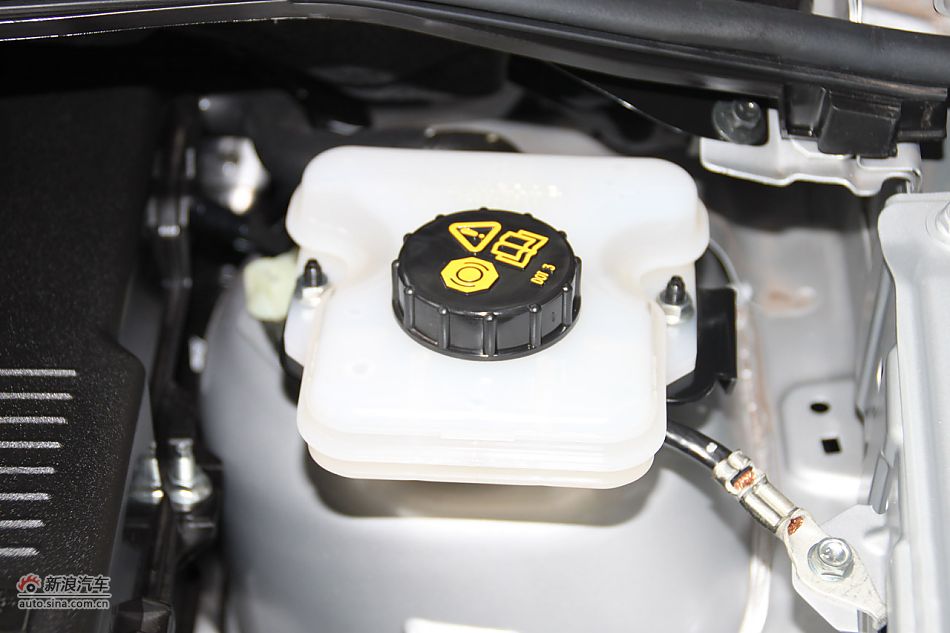 发动机、底盘悬挂及后备箱