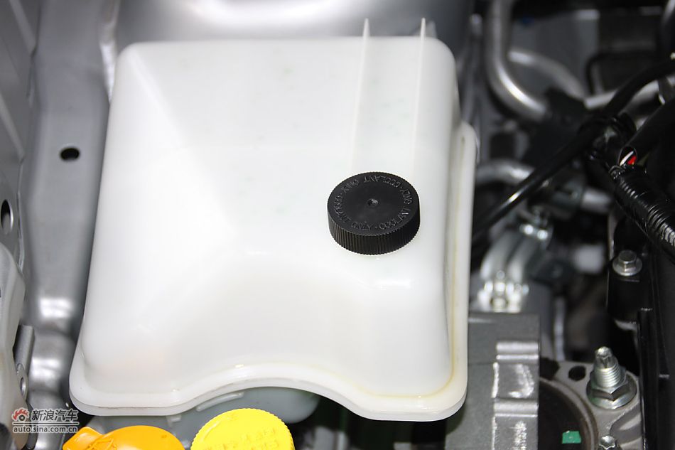 发动机、底盘悬挂及后备箱