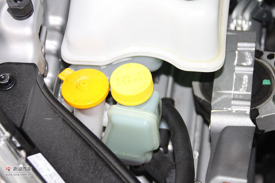 发动机、底盘悬挂及后备箱